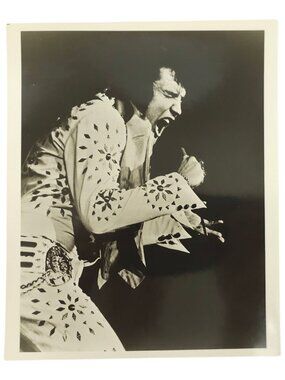 Elvis Presley Glossy 8x10 Photo 1972 On Tour White Pinwheel Jumpsuit